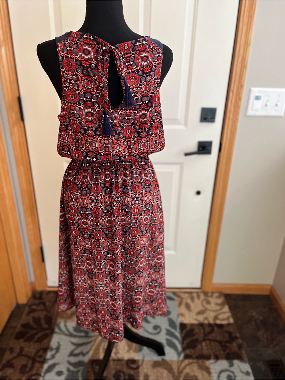 Women’s Athleta printed Martinique red blue faux wrap keyhole tie back. Small - Picture 3 of 16